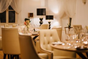 Restaurace Chateau Trnová - Restaurace na Zámku u Prahy - Výjimečný zážitek, kulinářské speciality, zámecké hody, čerstvé potraviny, víno a šampaňské